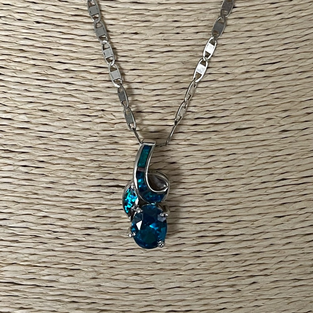 LOVED AUTHENTIC LONDON BLUE TOPAZ STONE/BLUE FIRE OPAL STERLING SILVER NECKLACE